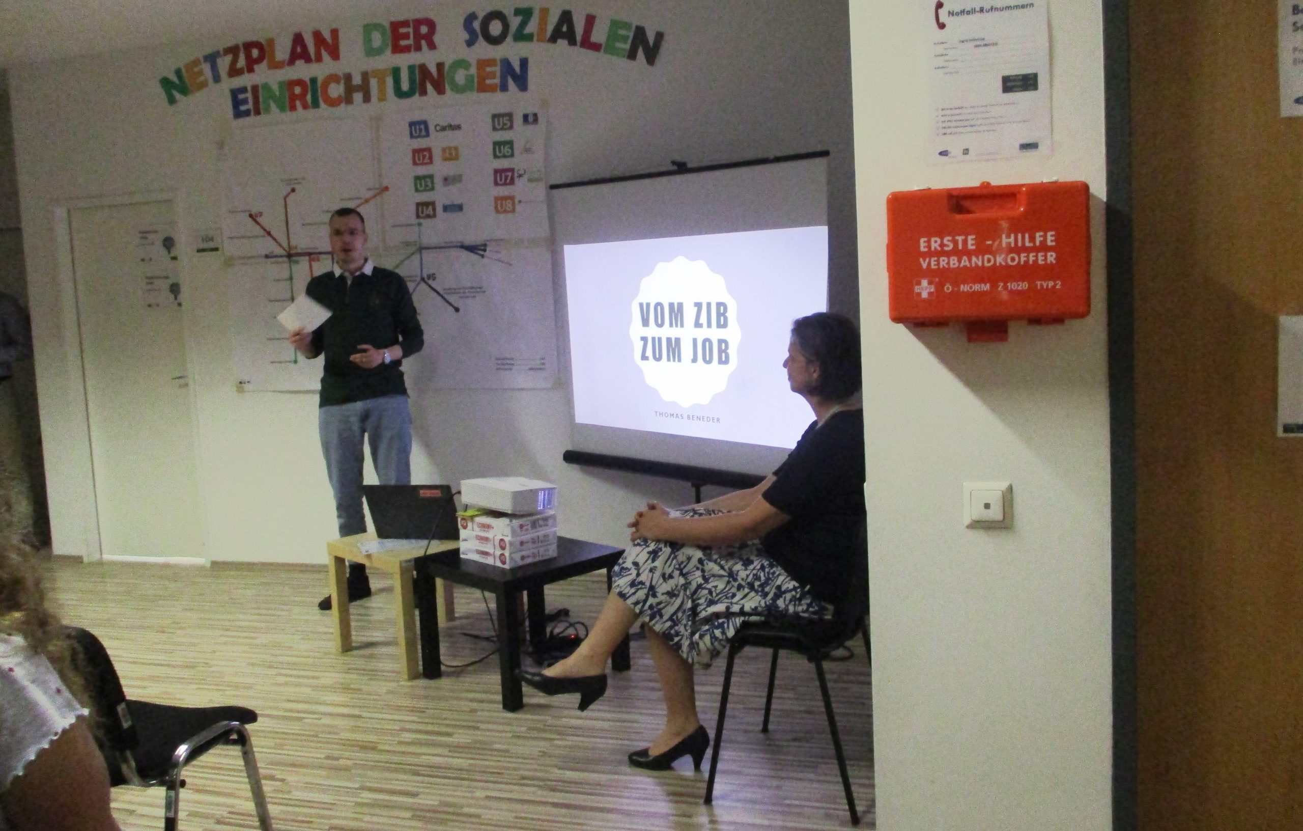 Ehemaliger JBZ Teilnehmer bei seiner Keynote "Vom ZIB zum Job" beim Open House des Jugendbildungszentrums Krems mit dem Thema "Medienkompetenz in einer digitalen Arbeitswelt"