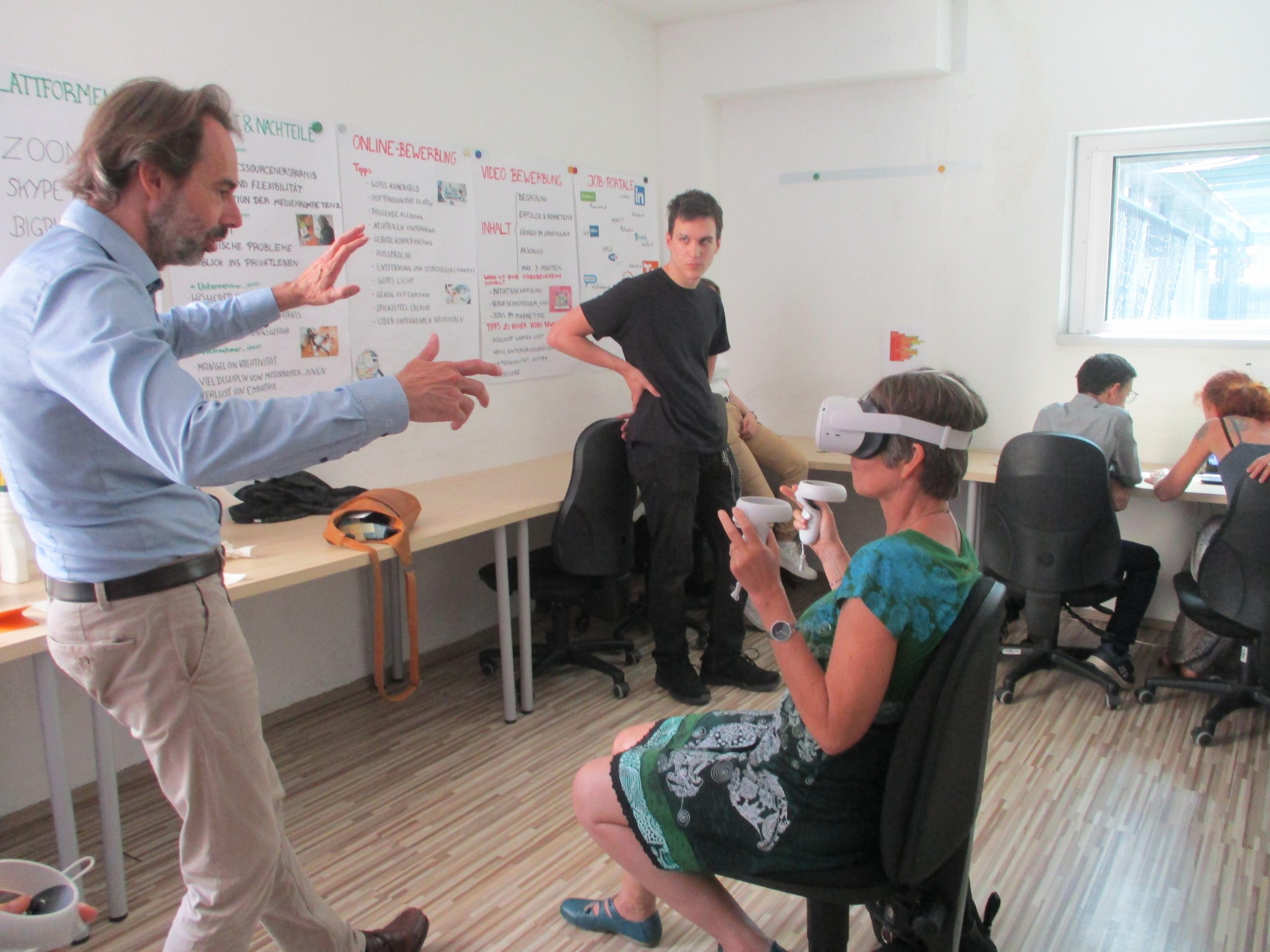 Berufsorientierung mittels VR Brille beim Open House des Jugendbildungszentrums Krems mit dem Thema "Medienkompetenz in einer digitalen Arbeitswelt"