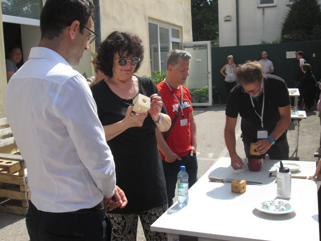 Open House im JBZ Wiener Neustadt: Holzwürfel-Rätsel